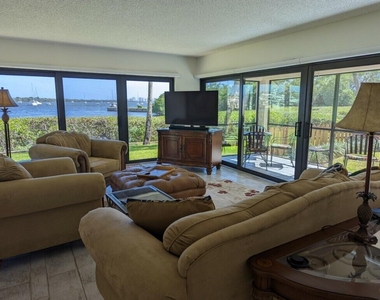 1640 Twelve Oaks Way - Photo Thumbnail 3