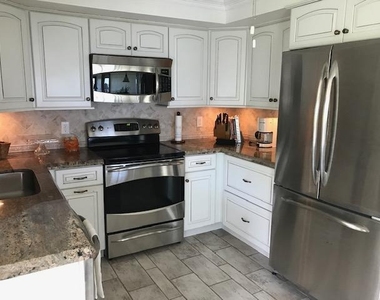 1640 Twelve Oaks Way - Photo Thumbnail 5
