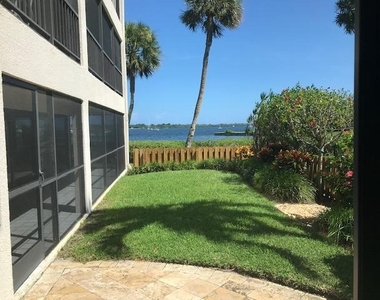 1640 Twelve Oaks Way - Photo Thumbnail 18