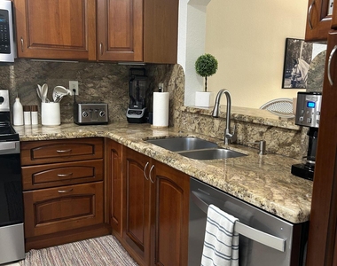 12768 Westhampton Circle - Photo Thumbnail 33