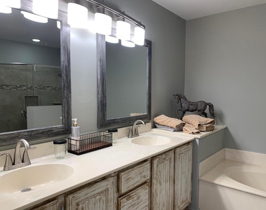 10667 Lake Shore Drive - Photo Thumbnail 25