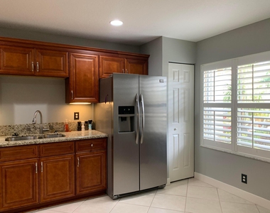 10667 Lake Shore Drive - Photo Thumbnail 20