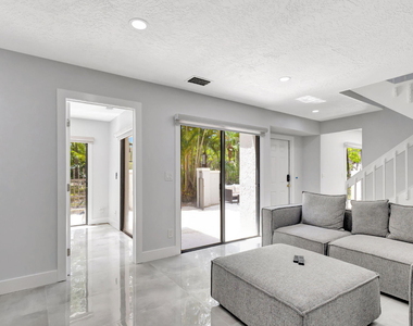 355 Prestwick Circle - Photo Thumbnail 15