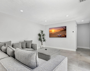 355 Prestwick Circle - Photo Thumbnail 11