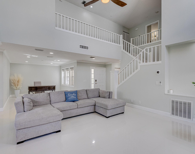 17 Selby Lane - Photo Thumbnail 12