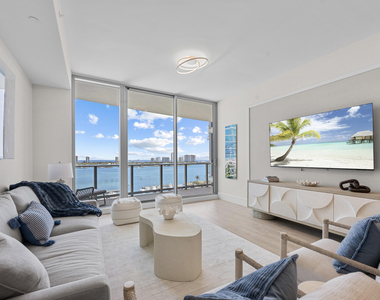 220 Lake Shore Drive - Photo Thumbnail 9