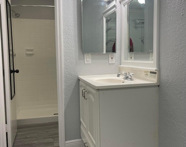 3427 Nw 47th Avenue Nw - Photo Thumbnail 7