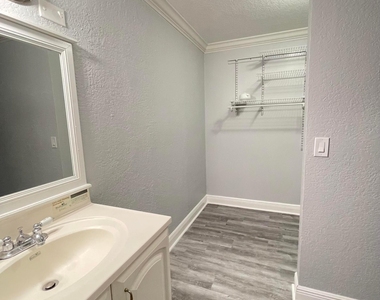 3427 Nw 47th Avenue Nw - Photo Thumbnail 8