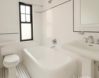 95 Christopher St - Photo Thumbnail 6