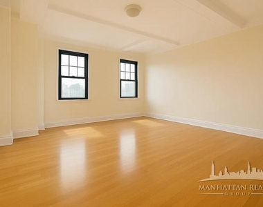 95 Christopher St - Photo Thumbnail 3
