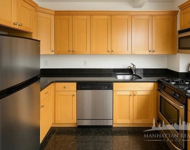95 Christopher St - Photo Thumbnail 5
