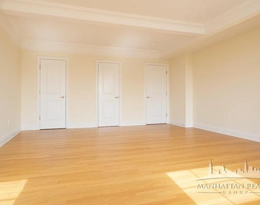 95 Christopher St - Photo Thumbnail 4
