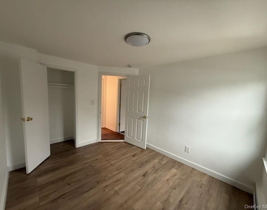 161 Glen Cove Avenue - Photo Thumbnail 14