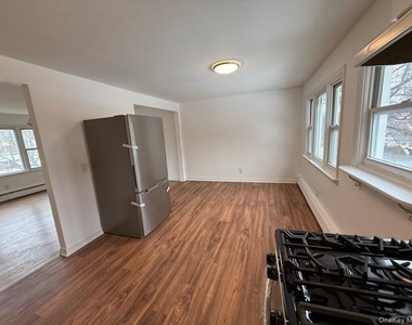 161 Glen Cove Avenue - Photo Thumbnail 4