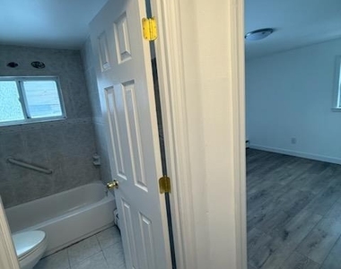 161 Glen Cove Avenue - Photo Thumbnail 6