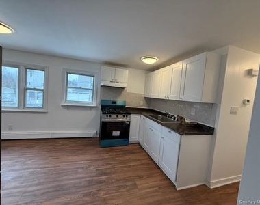 161 Glen Cove Avenue - Photo Thumbnail 1