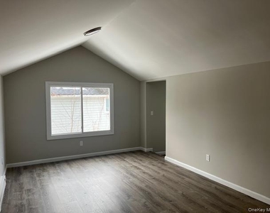 87 Ferndale Avenue - Photo Thumbnail 2