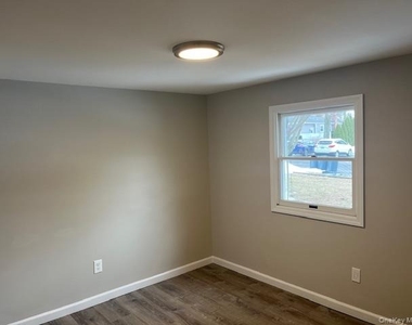 87 Ferndale Avenue - Photo Thumbnail 4
