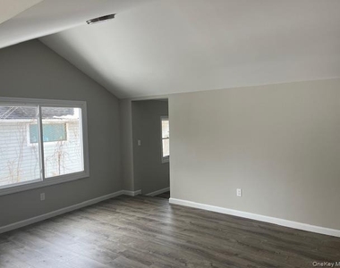 87 Ferndale Avenue - Photo Thumbnail 9
