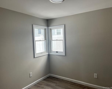 87 Ferndale Avenue - Photo Thumbnail 5