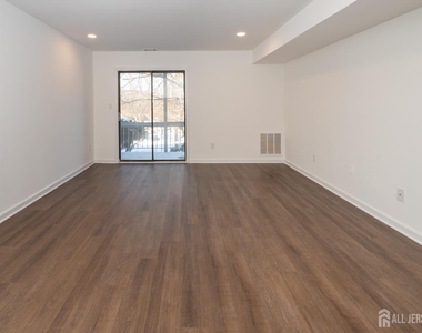 801 Woodbridge Commons Way - Photo Thumbnail 6
