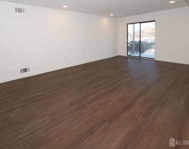 801 Woodbridge Commons Way - Photo Thumbnail 10