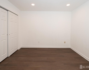801 Woodbridge Commons Way - Photo Thumbnail 16