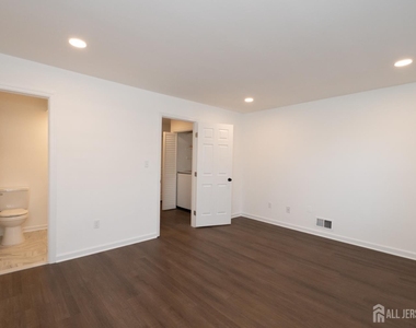 801 Woodbridge Commons Way - Photo Thumbnail 23