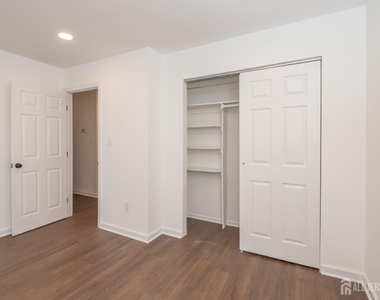 801 Woodbridge Commons Way - Photo Thumbnail 12