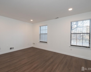 801 Woodbridge Commons Way - Photo Thumbnail 24