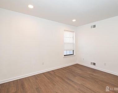 801 Woodbridge Commons Way - Photo Thumbnail 15