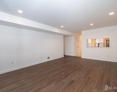 801 Woodbridge Commons Way - Photo Thumbnail 8