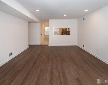 801 Woodbridge Commons Way - Photo Thumbnail 9