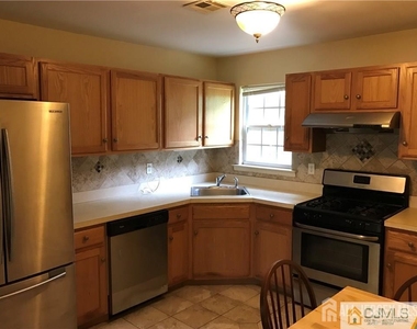 141 Forest Drive - Photo Thumbnail 2