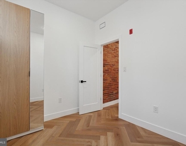 1438 Tasker Street - Photo Thumbnail 8
