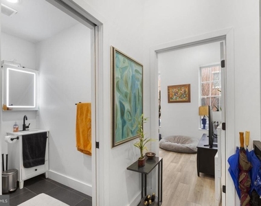212 Catharine Street - Photo Thumbnail 5