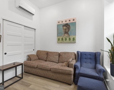 212 Catharine Street - Photo Thumbnail 7