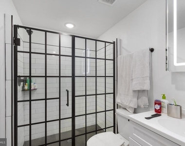 212 Catharine Street - Photo Thumbnail 12