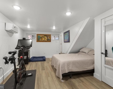 212 Catharine Street - Photo Thumbnail 10