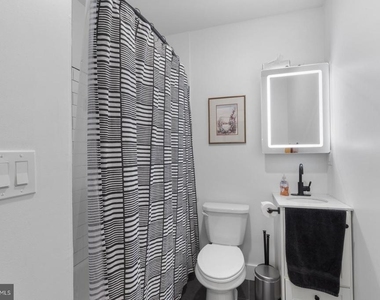 212 Catharine Street - Photo Thumbnail 4