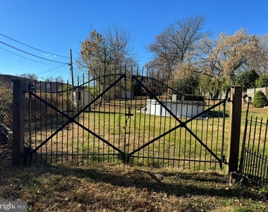 713 Bethlehem Pike - Photo Thumbnail 4