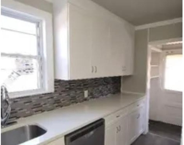 1078 Lalor Street - Photo Thumbnail 11