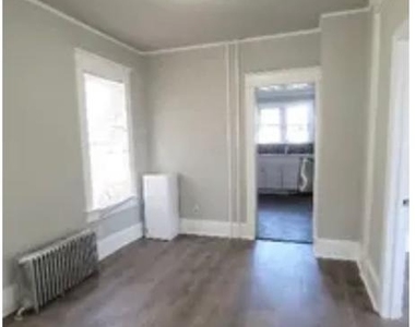 1078 Lalor Street - Photo Thumbnail 8