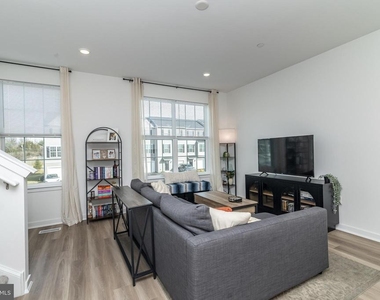 41 Barnes Way - Photo Thumbnail 21