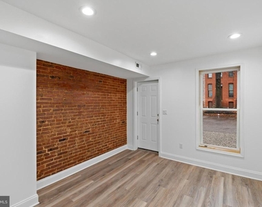 458 E Federal Street - Photo Thumbnail 3