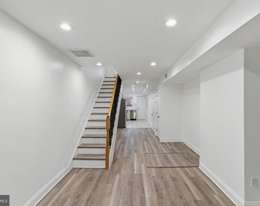 458 E Federal Street - Photo Thumbnail 4