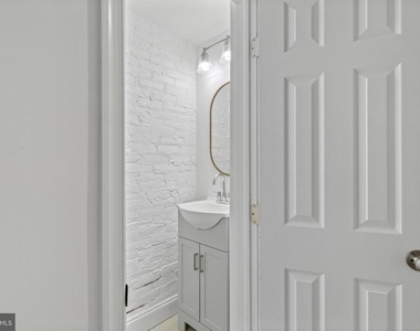 458 E Federal Street - Photo Thumbnail 9