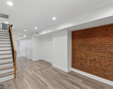 458 E Federal Street - Photo Thumbnail 5