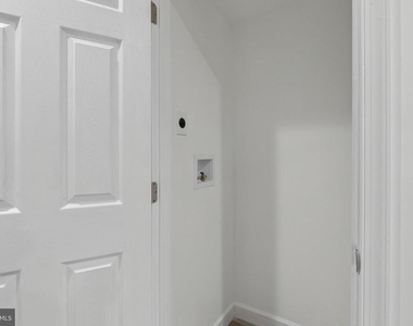 458 E Federal Street - Photo Thumbnail 10