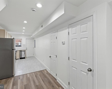 458 E Federal Street - Photo Thumbnail 7